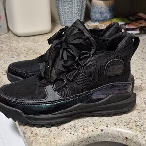 SOREL CHUKKA AURORA ANKLE BOOTS - Size 39.  In New Condition